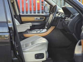 LAND ROVER RANGE ROVER SPORT 3.0 SD V6 HSE Luxury SUV 5dr Diesel Auto 4WD Euro 5 (255 bhp)