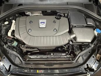 VOLVO XC60 D5 [215] R DESIGN 5dr AWD Geartronic