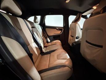 VOLVO XC60 D5 [215] R DESIGN 5dr AWD Geartronic