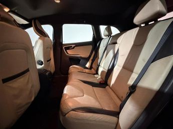 VOLVO XC60 D5 [215] R DESIGN 5dr AWD Geartronic