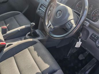 VOLKSWAGEN TOURAN 1.6 TDI 105 SE 5dr