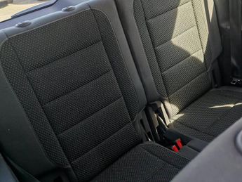 VOLKSWAGEN TOURAN 1.6 TDI 105 SE 5dr
