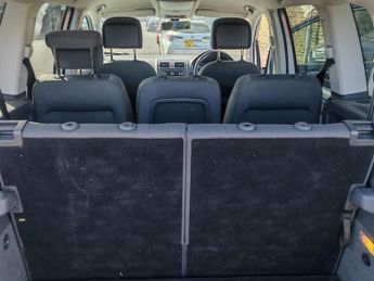 VOLKSWAGEN TOURAN 1.6 TDI 105 SE 5dr