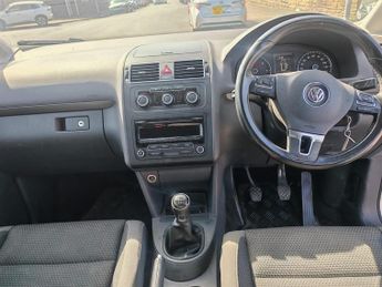 VOLKSWAGEN TOURAN 1.6 TDI 105 SE 5dr