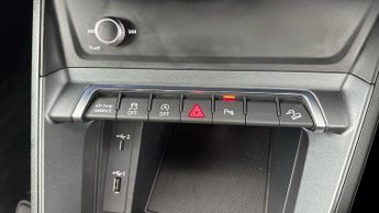 AUDI Q3 1.5 TFSI CoD 35 S line SUV 5dr Petrol S Tronic Euro 6 (s/s) (150