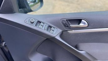 VOLKSWAGEN TIGUAN 2.0 TDi BlueMotion Tech Sport 5dr [2WD]