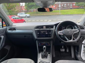 VOLKSWAGEN TIGUAN 1.5 TSI 150 Life 5dr Automatic 