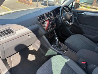 VOLKSWAGEN TIGUAN 1.5 TSI 150 Life 5dr Automatic 