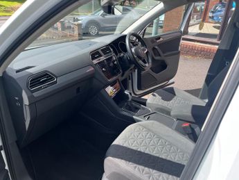 VOLKSWAGEN TIGUAN 1.5 TSI 150 Life 5dr Automatic 