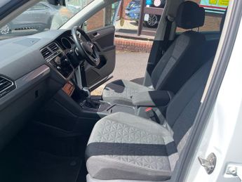 VOLKSWAGEN TIGUAN 1.5 TSI 150 Life 5dr Automatic 