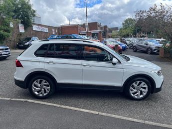 VOLKSWAGEN TIGUAN 1.5 TSI 150 Life 5dr Automatic 
