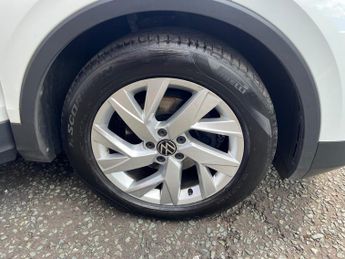 VOLKSWAGEN TIGUAN 1.5 TSI 150 Life 5dr Automatic 