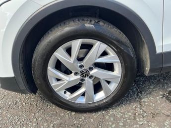 VOLKSWAGEN TIGUAN 1.5 TSI 150 Life 5dr Automatic 