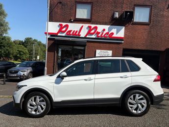 VOLKSWAGEN TIGUAN 1.5 TSI 150 Life 5dr Automatic 