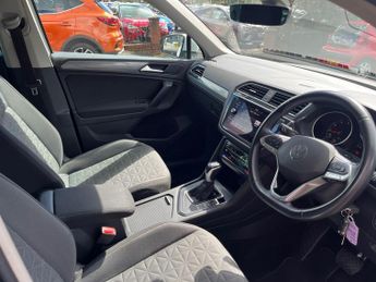 VOLKSWAGEN TIGUAN 1.5 TSI 150 Life 5dr Automatic 