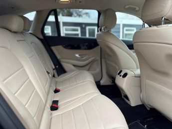 MERCEDES-BENZ GLC GLC 220d 4Matic SE 5dr 9G-Tronic