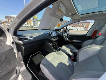PEUGEOT 208 1.2 Automatic