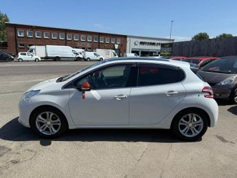 PEUGEOT 208 1.2 Automatic
