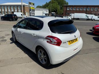 PEUGEOT 208 1.2 Automatic