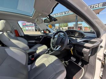 PEUGEOT 208 1.2 Automatic