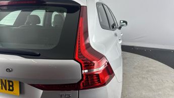 VOLVO XC60 2.0 T5 Momentum SUV 5dr Petrol Auto Euro 6 (s/s) (250 ps)