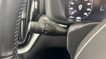 VOLVO XC60 2.0 T5 Momentum SUV 5dr Petrol Auto Euro 6 (s/s) (250 ps)