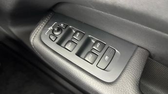 VOLVO XC60 2.0 T5 Momentum SUV 5dr Petrol Auto Euro 6 (s/s) (250 ps)