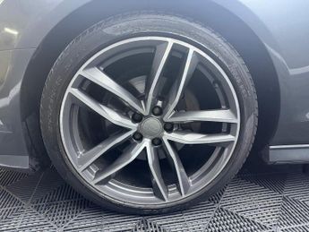 AUDI A6 2.0 TDI Ultra Black Edition 5dr S Tronic