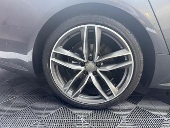 AUDI A6 2.0 TDI Ultra Black Edition 5dr S Tronic
