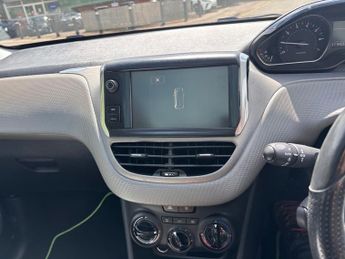 PEUGEOT 208 1.2 PureTech 82 Allure 5dr