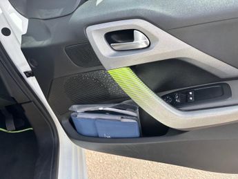 PEUGEOT 208 1.2 PureTech 82 Allure 5dr