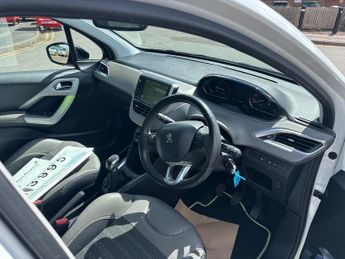PEUGEOT 208 1.2 PureTech 82 Allure 5dr