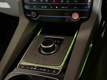 JAGUAR F-PACE 2.0d Portfolio 5dr Auto AWD
