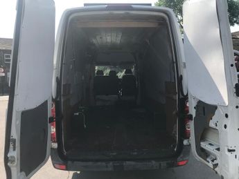 VOLKSWAGEN CRAFTER 2.5 BlueTDI 109PS High Roof Van