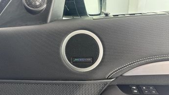 LAND ROVER DISCOVERY 3.0 D300 MHEV R-Dynamic SE SUV 5dr Diesel Auto 4WD Euro 6 (s/s) 