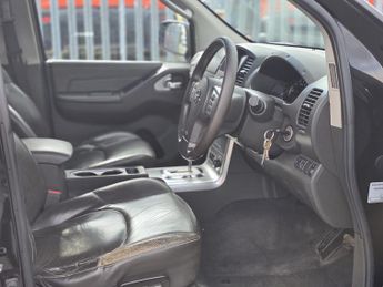 NISSAN NAVARA Double Cab Pick Up Tekna 2.5dCi 190 4WD Auto