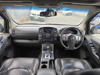 NISSAN NAVARA Double Cab Pick Up Tekna 2.5dCi 190 4WD Auto