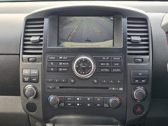 NISSAN NAVARA Double Cab Pick Up Tekna 2.5dCi 190 4WD Auto