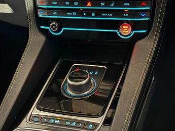 JAGUAR F-PACE 2.0d [180] Chequered Flag 5dr Auto AWD