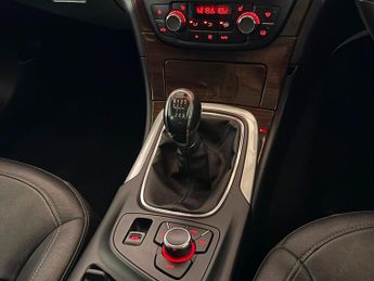 VAUXHALL INSIGNIA 2.0T 16V Elite Nav 5dr