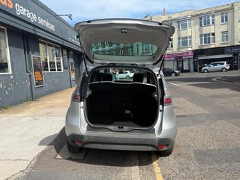 RENAULT SCENIC 1.5 dCi Dynamique TomTom 5dr EDC