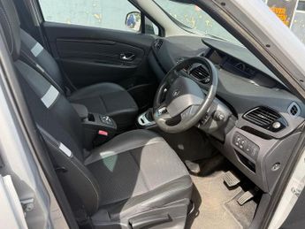 RENAULT SCENIC 1.5 dCi Dynamique TomTom 5dr EDC