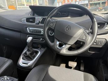RENAULT SCENIC 1.5 dCi Dynamique TomTom 5dr EDC