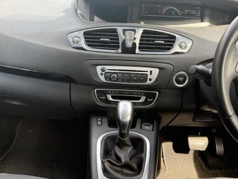 RENAULT SCENIC 1.5 dCi Dynamique TomTom 5dr EDC