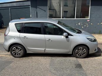 RENAULT SCENIC 1.5 dCi Dynamique TomTom 5dr EDC