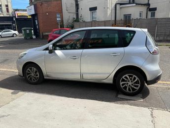 RENAULT SCENIC 1.5 dCi Dynamique TomTom 5dr EDC