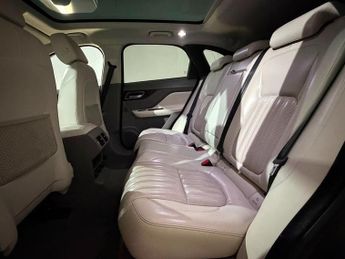 JAGUAR F-PACE 2.0d Portfolio 5dr Auto AWD