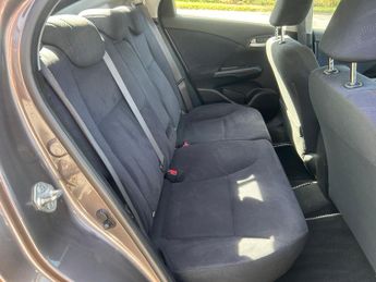 HONDA CIVIC 1.8 i-VTEC ES 5dr