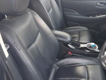 NISSAN LEAF 80kW Tekna 30kWh 5dr Auto