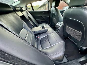 JAGUAR XE 2.0d [180] R-Sport 4dr Auto